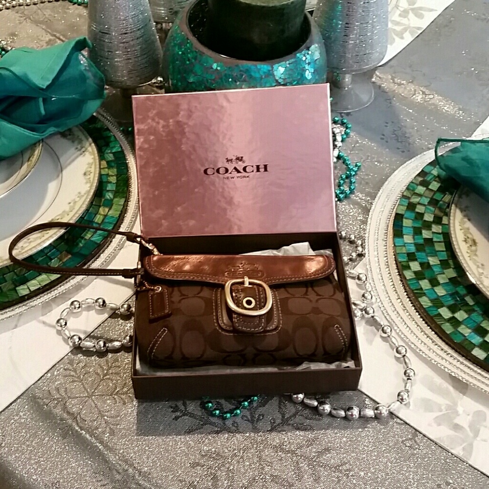 💖 PRICE FIRM COACH SIGNATURE WRISTLET💖